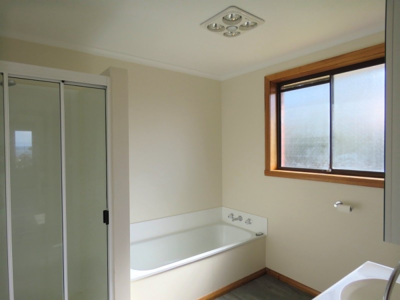 2/10 Opal Drive, Blackmans Bay TAS 7052