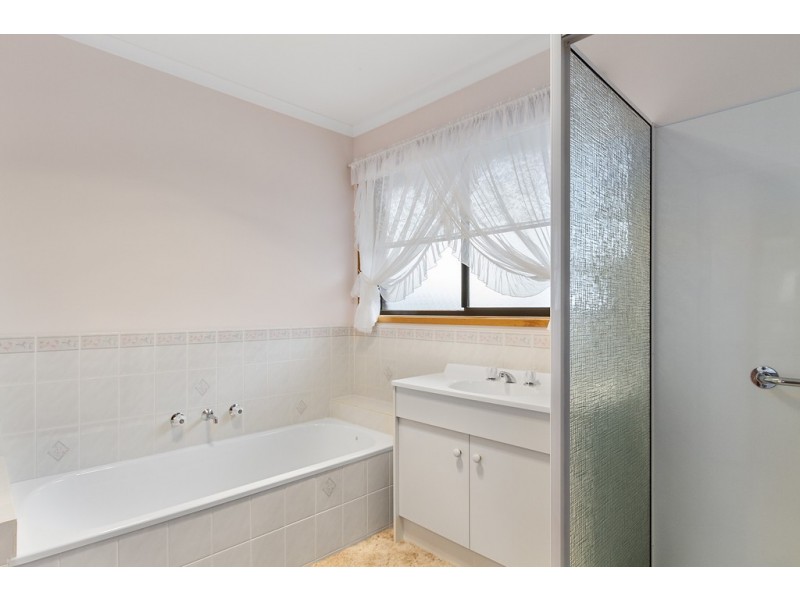 2/23 Woodleigh Drive, Oakdowns TAS 7019