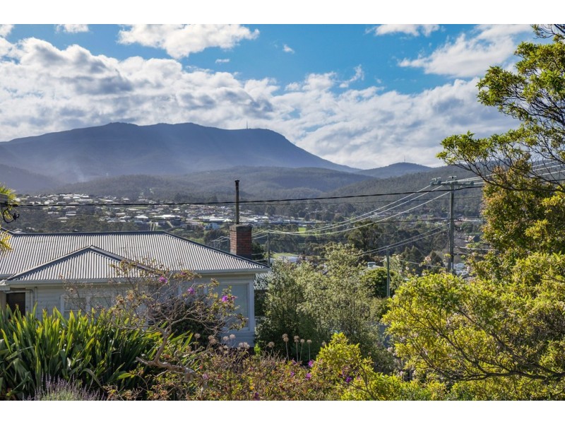 1/70 Auburn Road, Kingston Beach TAS 7050