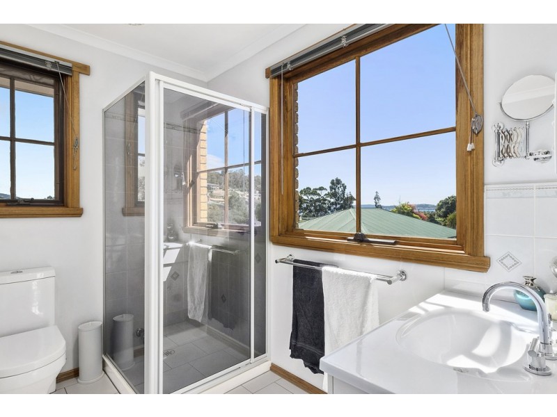 10 Windhaven Court, Blackmans Bay TAS 7052