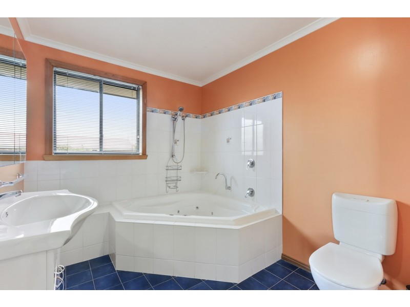 34 Suncoast Drive, Blackmans Bay TAS 7052