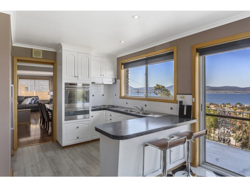 314 Churchill Avenue, Sandy Bay TAS 7005