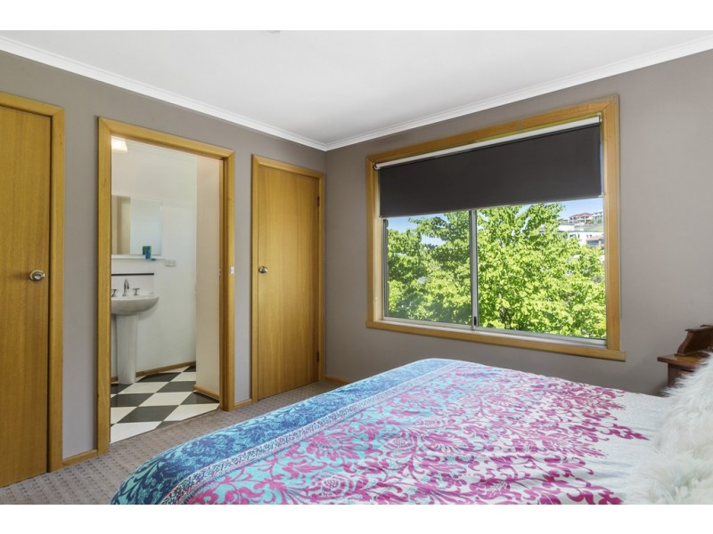 314 Churchill Avenue, Sandy Bay TAS 7005