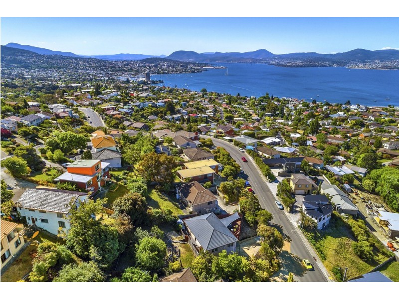 314 Churchill Avenue, Sandy Bay TAS 7005