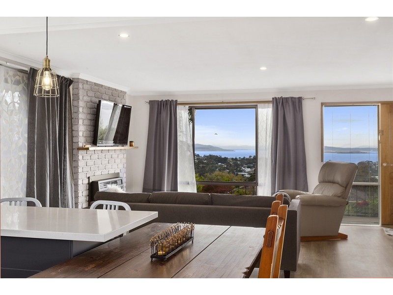 2 The Summit, Blackmans Bay TAS 7052