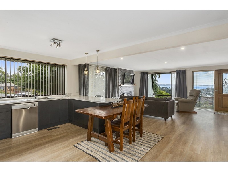 2 The Summit, Blackmans Bay TAS 7052