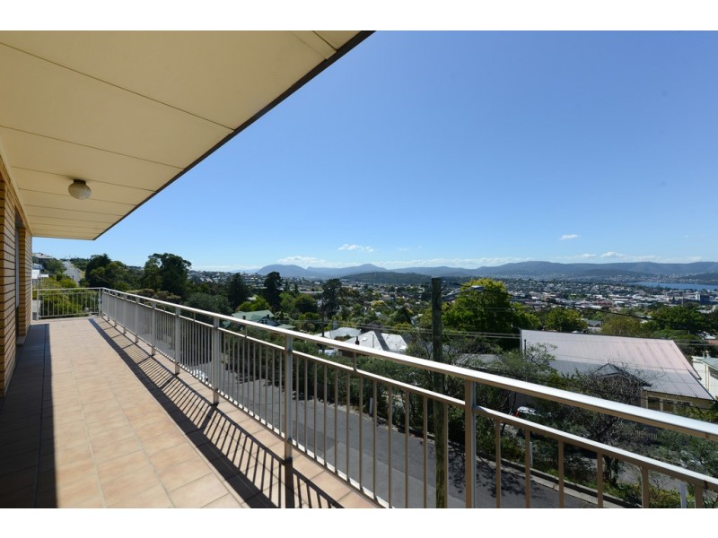 40 Knocklofty Terrace, West Hobart TAS 7000