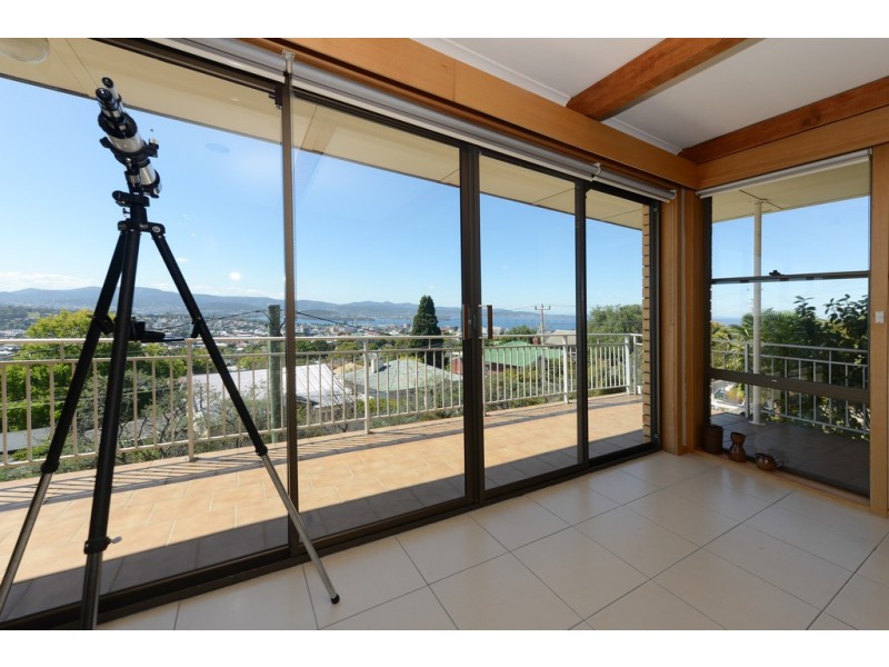40 Knocklofty Terrace, West Hobart TAS 7000
