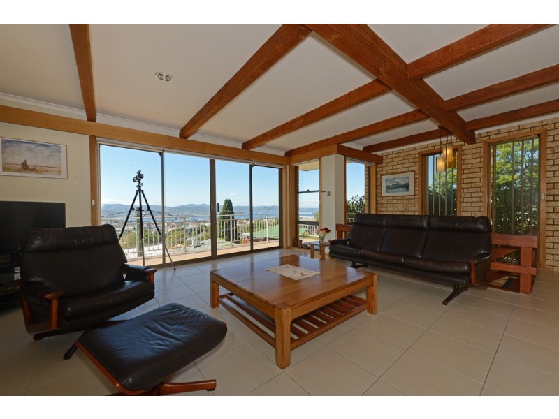 40 Knocklofty Terrace, West Hobart TAS 7000