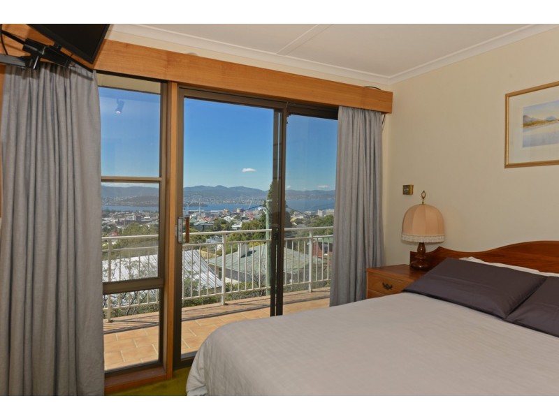 40 Knocklofty Terrace, West Hobart TAS 7000