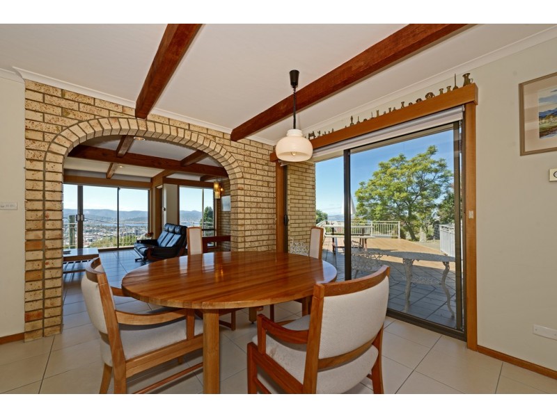40 Knocklofty Terrace, West Hobart TAS 7000