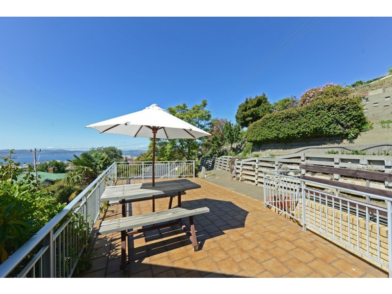 40 Knocklofty Terrace, West Hobart TAS 7000