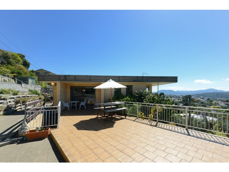 40 Knocklofty Terrace, West Hobart TAS 7000