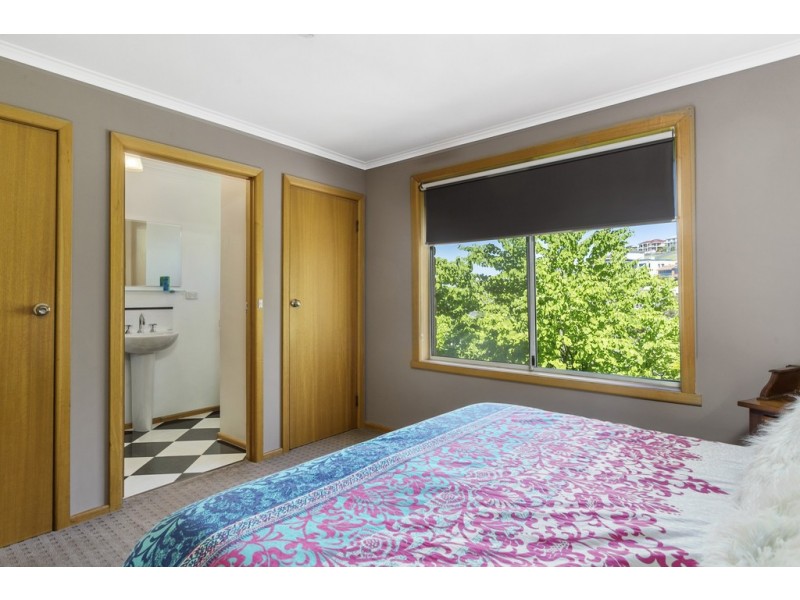 314 Churchill Avenue, Sandy Bay TAS 7005