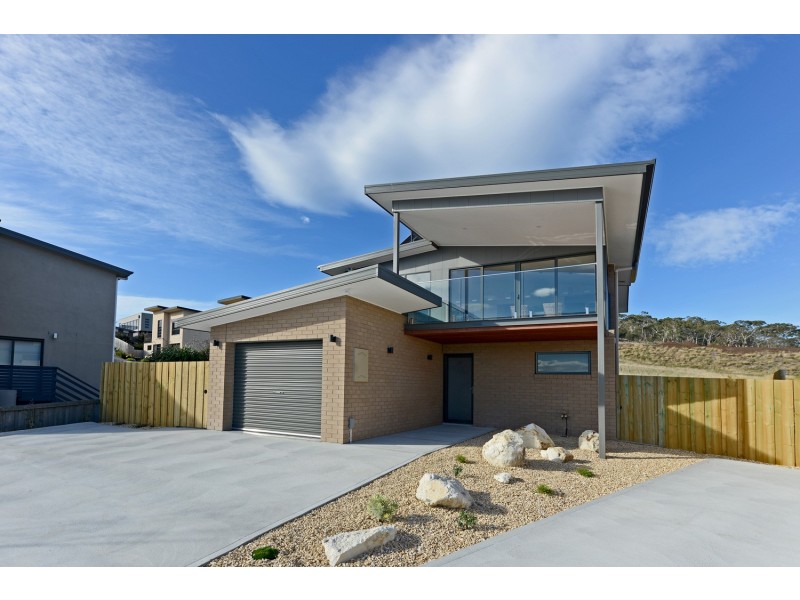 1 – 358 Carella Street, Tranmere TAS 7018