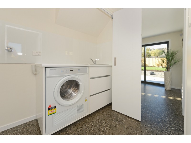 1 – 358 Carella Street, Tranmere TAS 7018