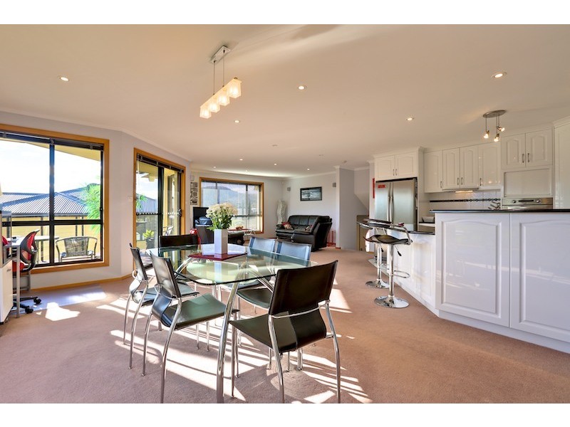 2/8 Paige Court, Warrane TAS 7018