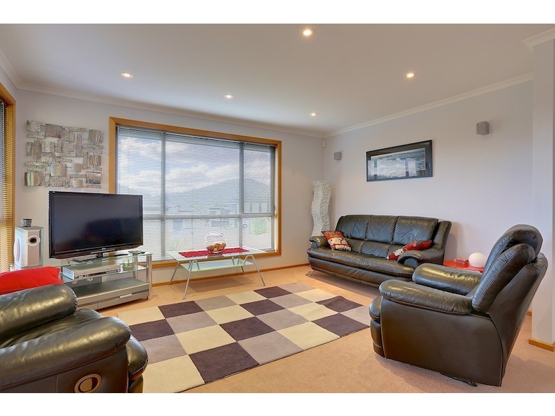 2/8 Paige Court, Warrane TAS 7018