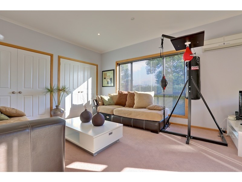 2/8 Paige Court, Warrane TAS 7018