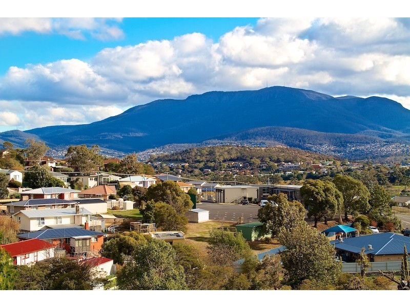 2/8 Paige Court, Warrane TAS 7018