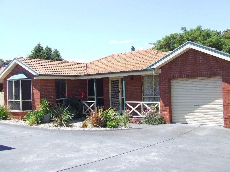 2/136A Gordons Hill Road, Lindisfarne TAS 7015