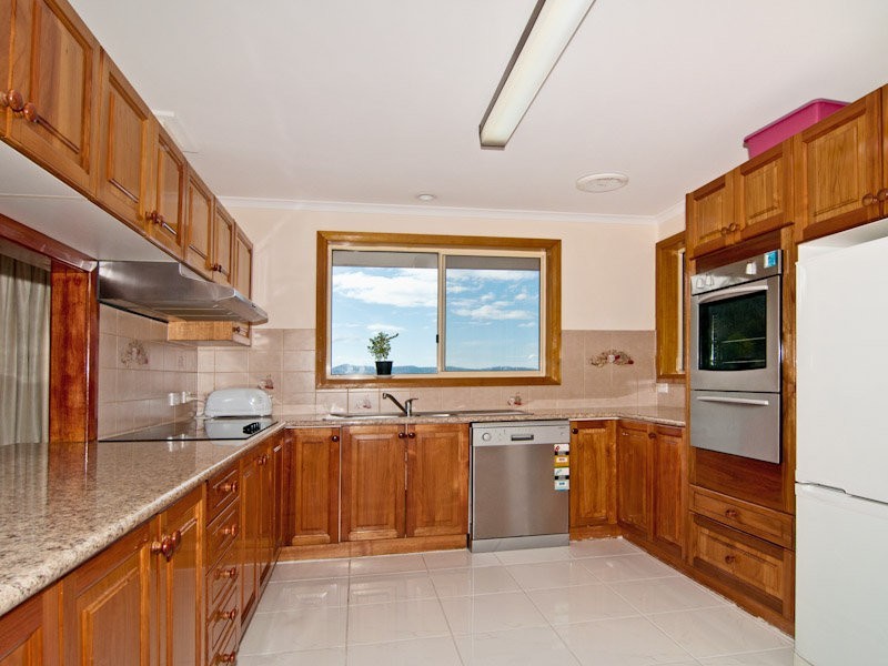 17 Pauldon Drive, Sandy Bay TAS 7005