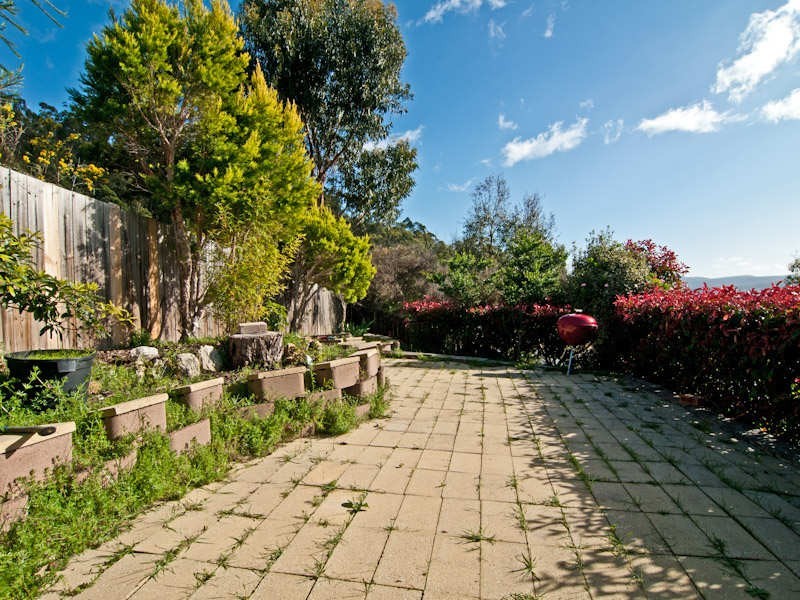 17 Pauldon Drive, Sandy Bay TAS 7005