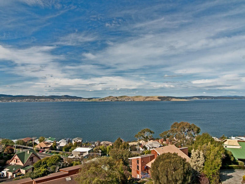 17 Pauldon Drive, Sandy Bay TAS 7005
