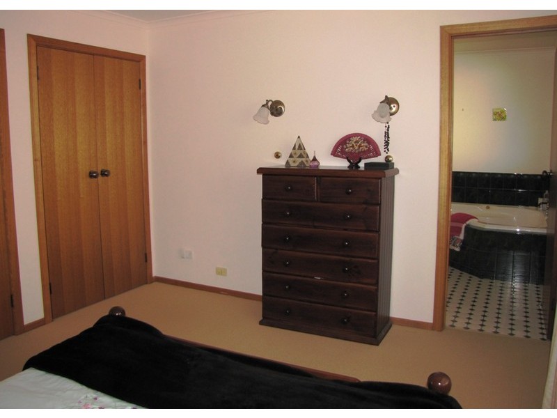 33 Pindos Drive, Tranmere TAS 7018