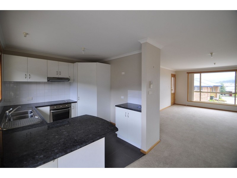 2/6 Mariah Crescent, Oakdowns TAS 7019