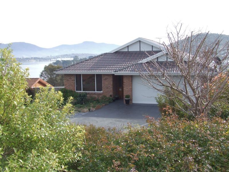 17 Swinton Place, Rose Bay TAS 7015