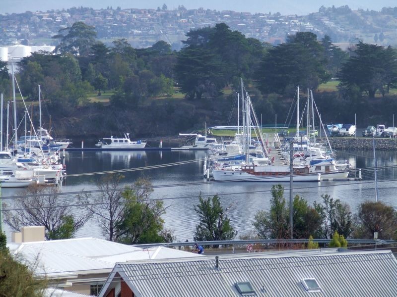 17 Swinton Place, Rose Bay TAS 7015