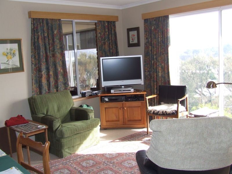 17 Swinton Place, Rose Bay TAS 7015