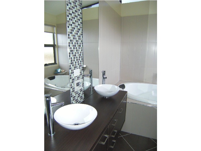 1/351 Carella Street, Tranmere TAS 7018