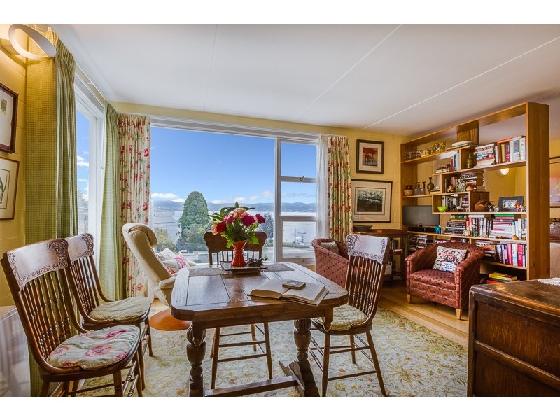 2A Wayne Avenue, Sandy Bay TAS 7005