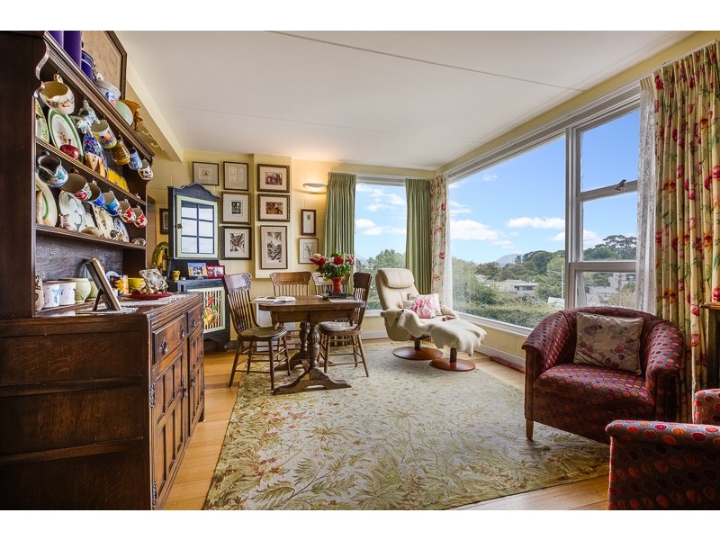 2A Wayne Avenue, Sandy Bay TAS 7005