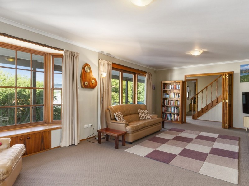 5 Derwent Avenue, Blackmans Bay TAS 7052