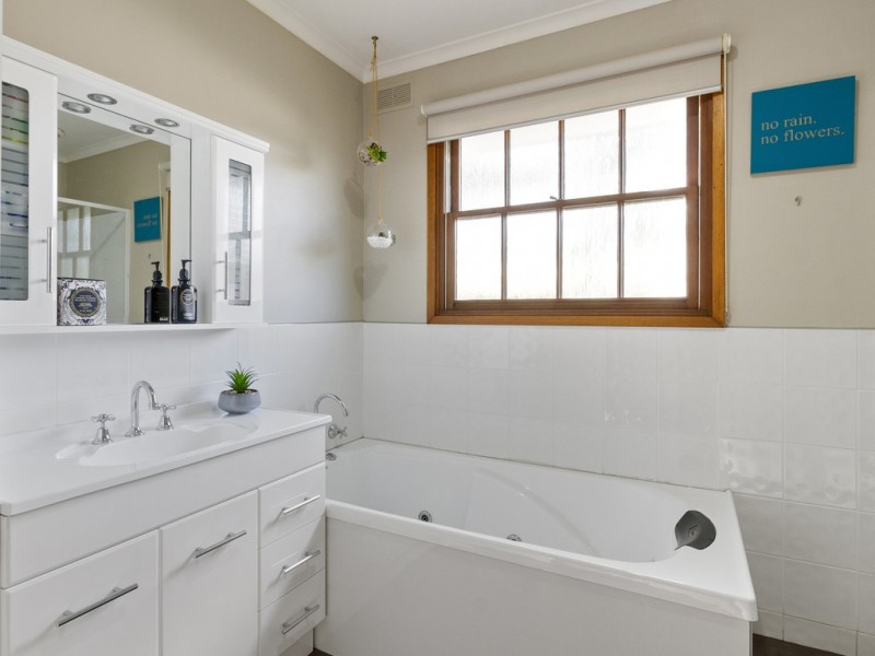 5 Derwent Avenue, Blackmans Bay TAS 7052