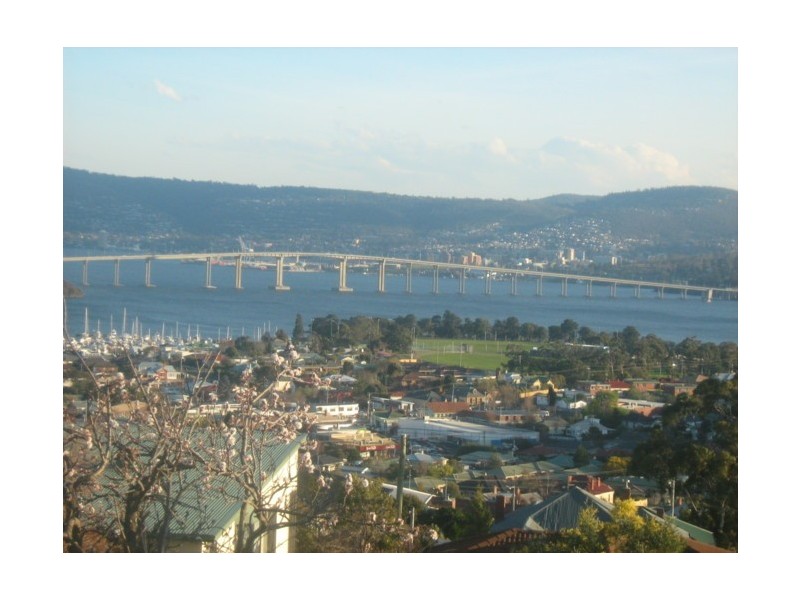 15 Karoola Road, Lindisfarne TAS 7015