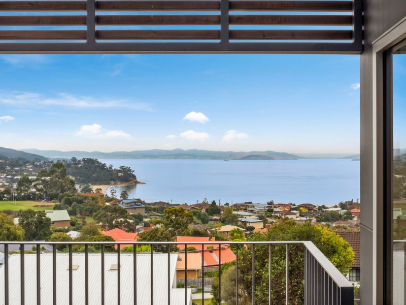 10 Caladium Place, Blackmans Bay TAS 7052
