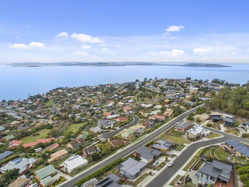 10 Caladium Place, Blackmans Bay TAS 7052