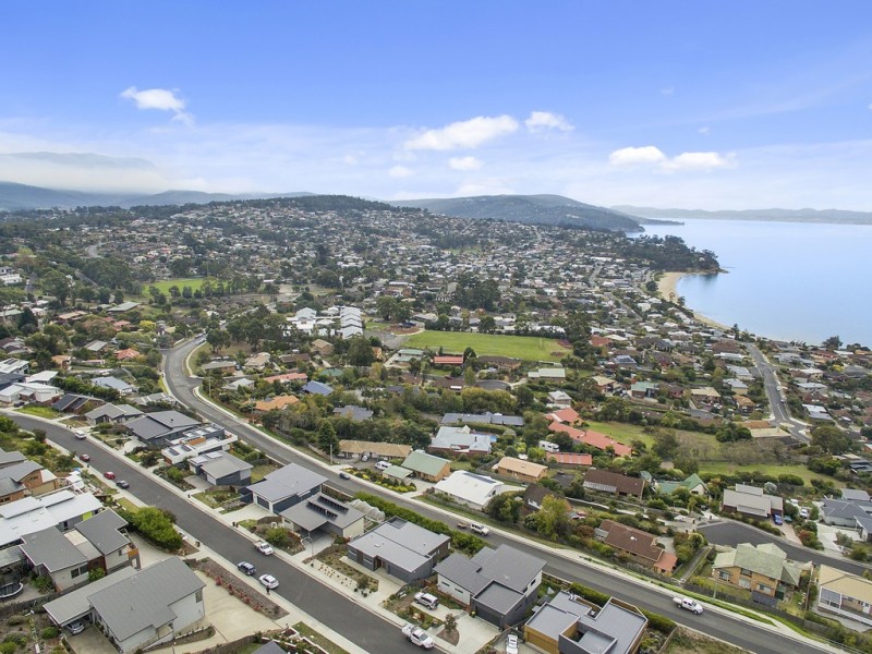 10 Caladium Place, Blackmans Bay TAS 7052