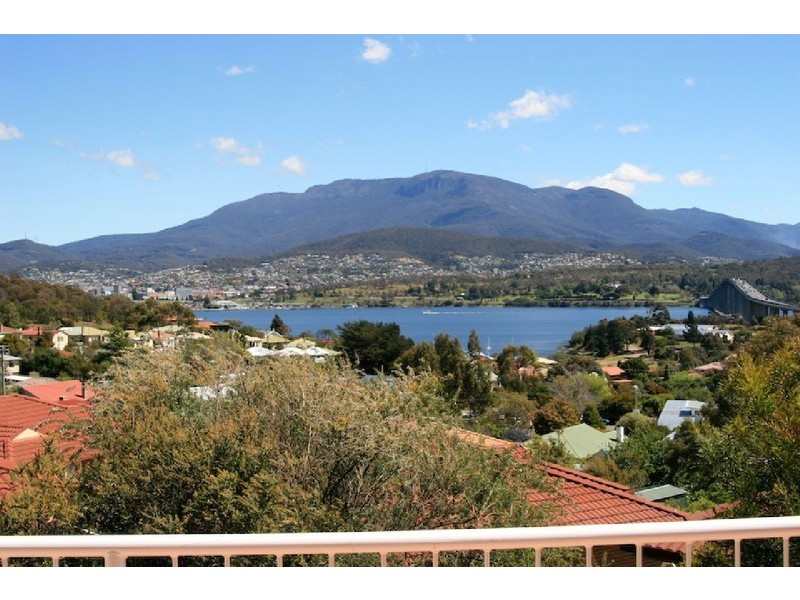 38 Loinah Crescent, Montagu Bay TAS 7018