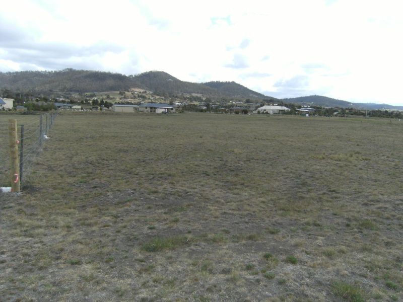 2/1 International Close, Acton Park TAS 7170