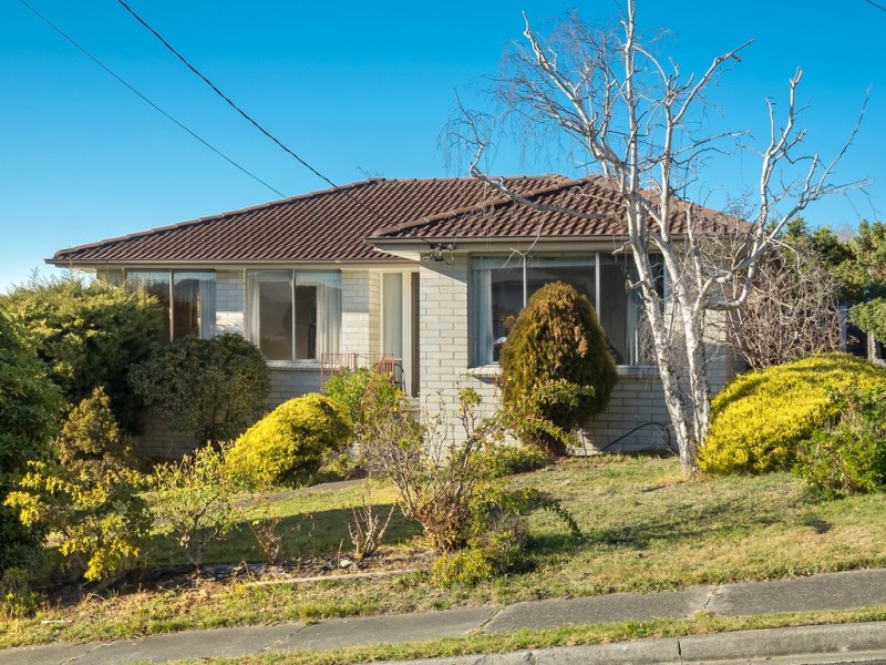 1 Wombara Avenue, Kingston Beach TAS 7050