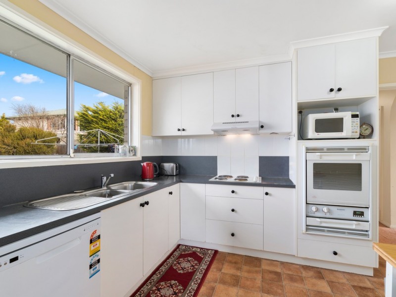 1 Wombara Avenue, Kingston Beach TAS 7050