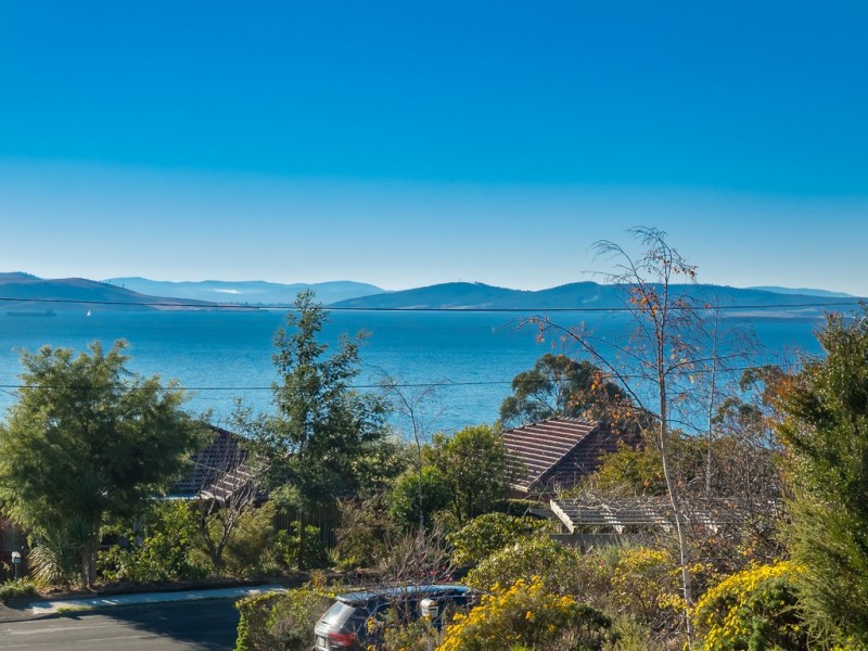 1 Wombara Avenue, Kingston Beach TAS 7050