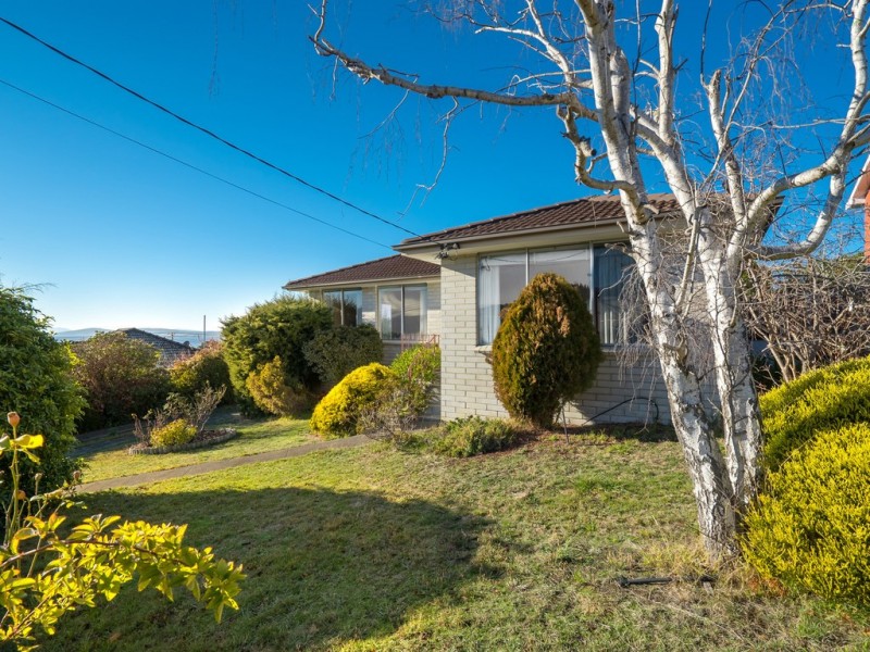 1 Wombara Avenue, Kingston Beach TAS 7050