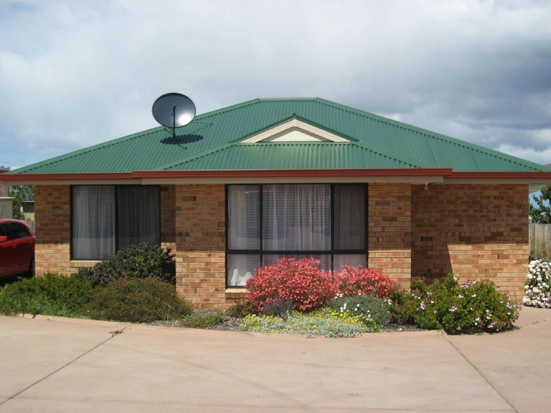 Unit 2 – 11  Horsham Road, Oakdowns TAS 7019