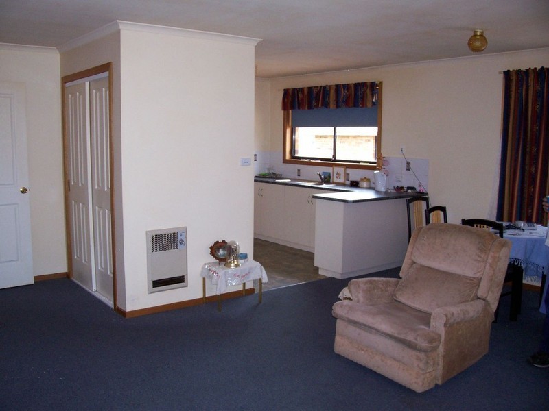 Unit 2 – 11  Horsham Road, Oakdowns TAS 7019